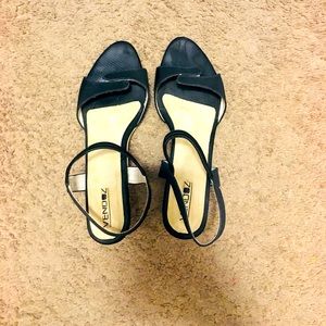 Women black pointed heels